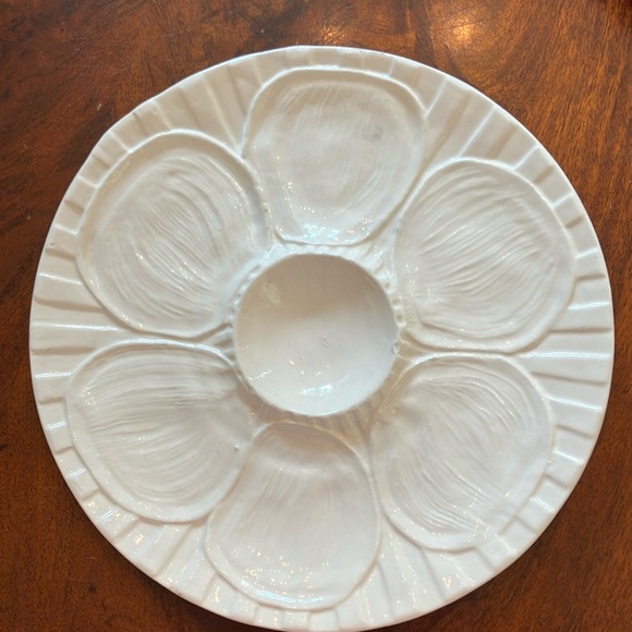Other - Off white vintage oyster plate to add to your collection.